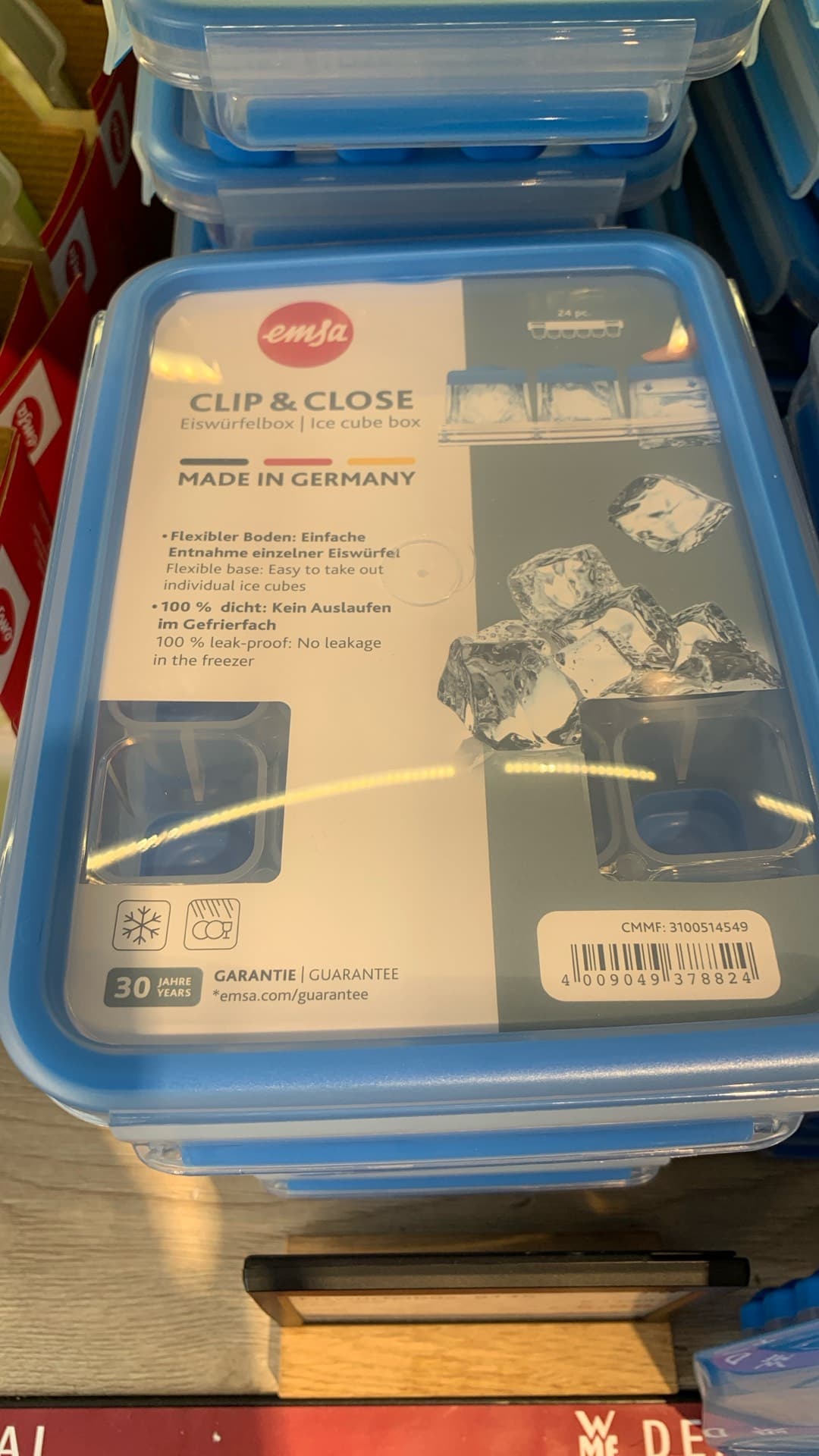 Emsa Clip & Close Ice Cube Box