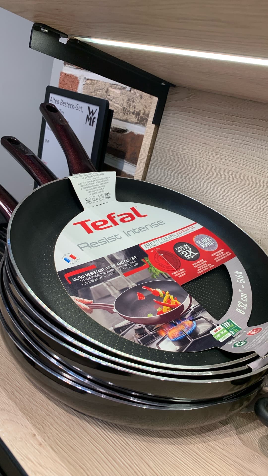 Сковорода Tefal Resist Intense