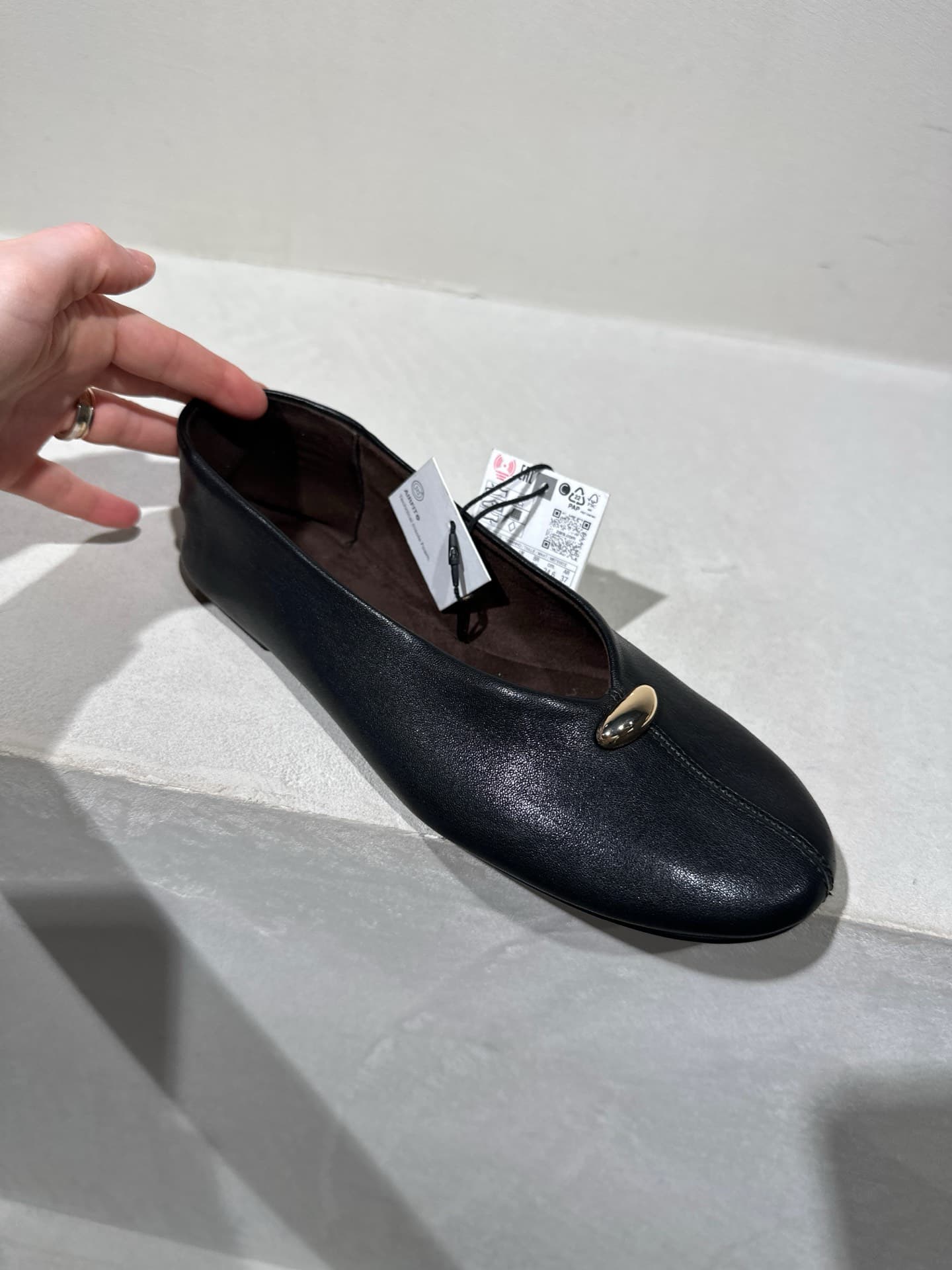 Chic Black Flats
