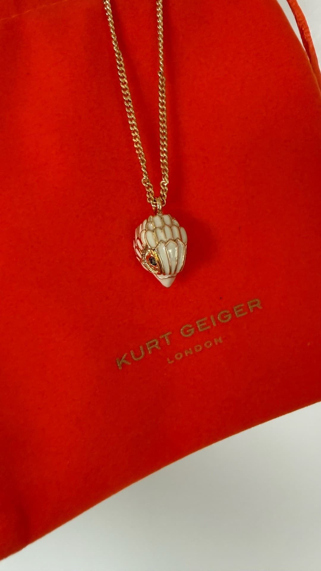 Elegant Shell Pendant Necklace