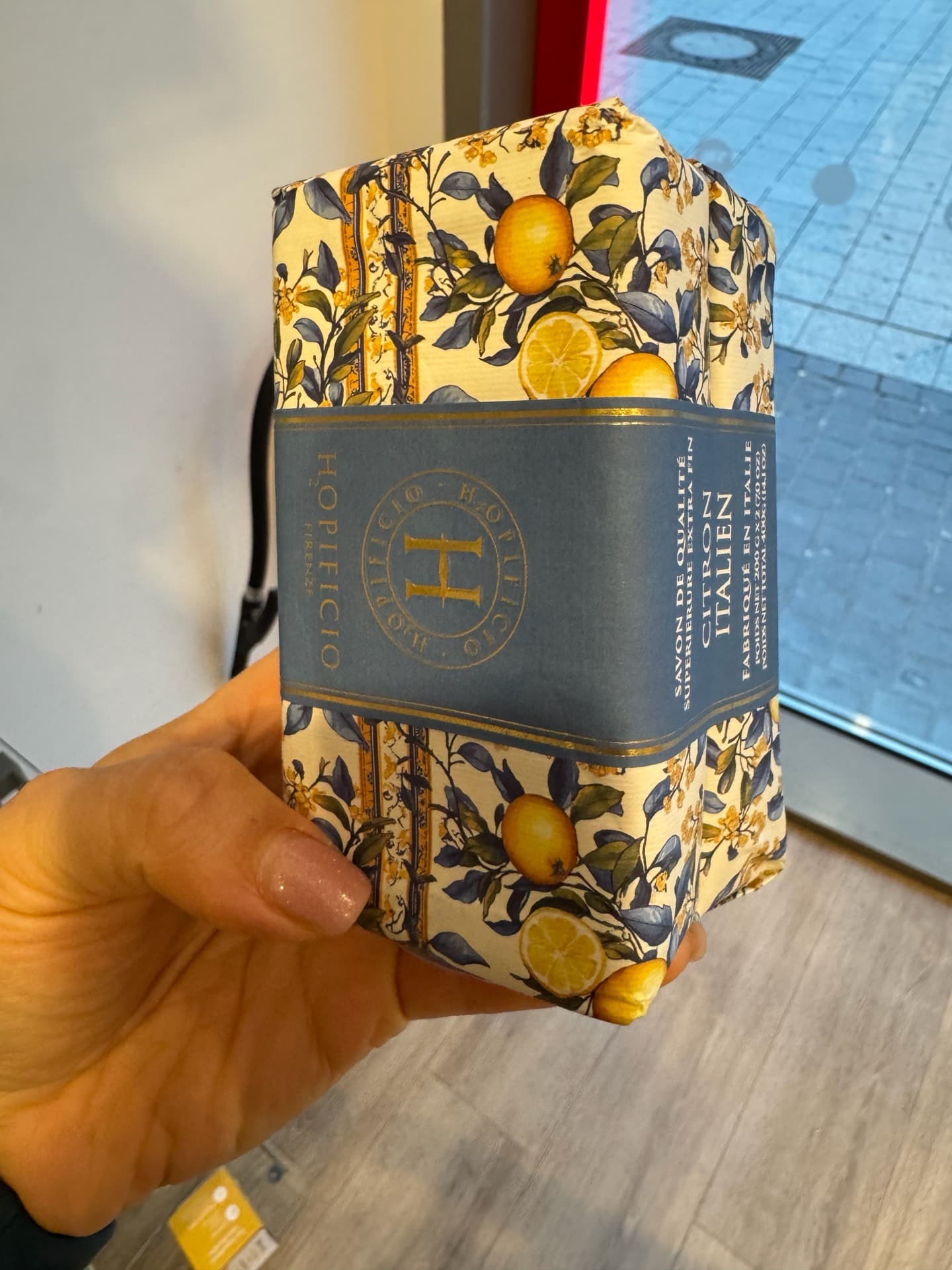 Charming Lemon Print Gift Wrap