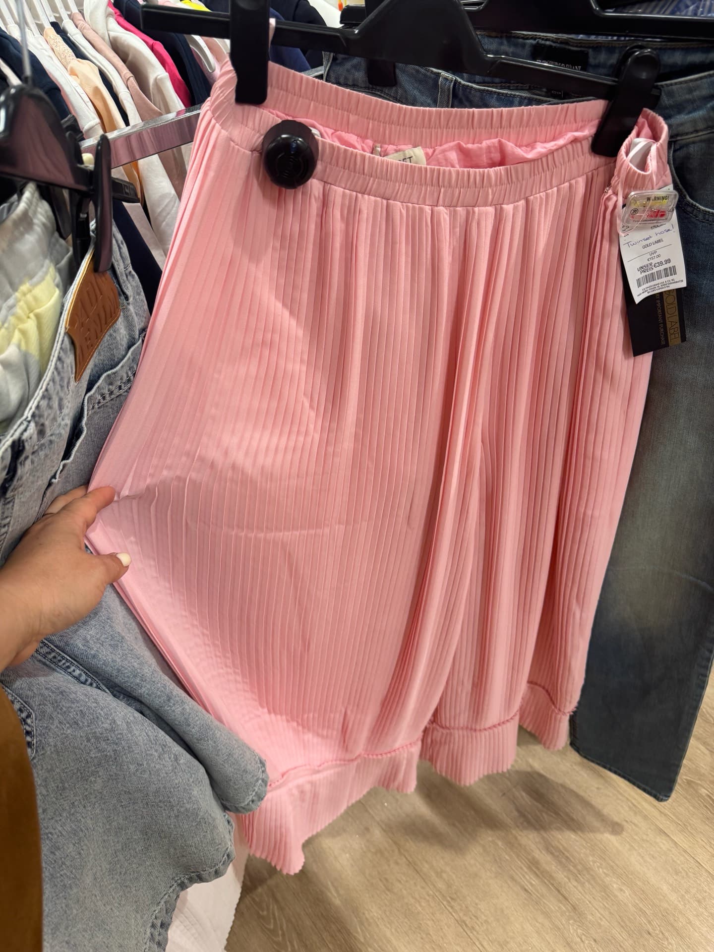 Chic Pink Pleated Skirt