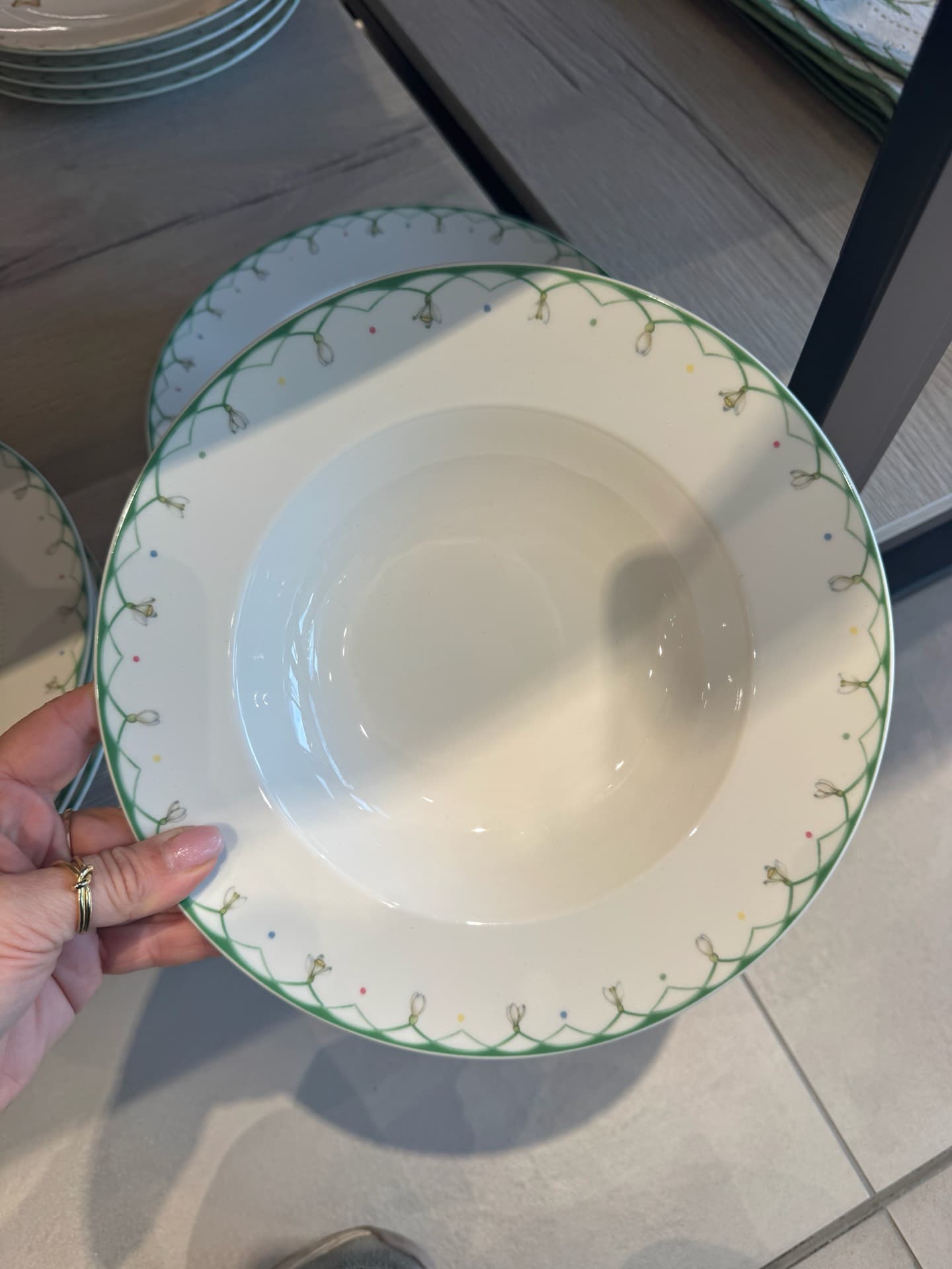 Elegant Serving Bowl