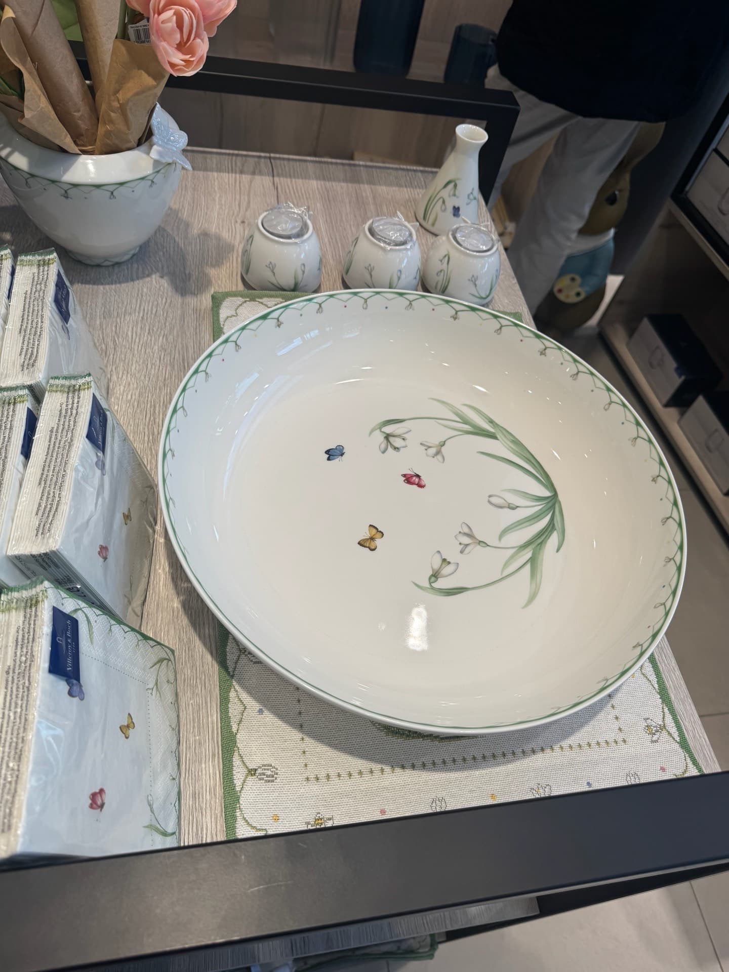 Elegant Serving Bowl