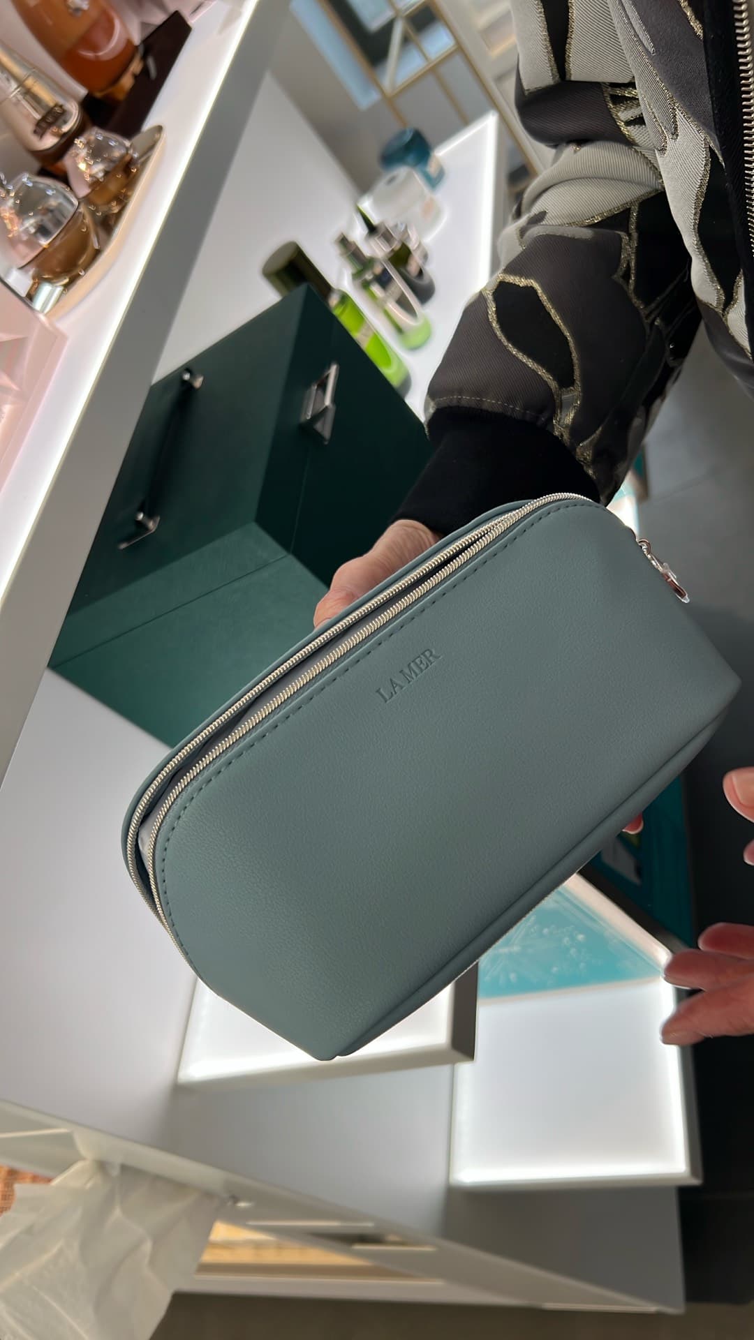 Cosmetic bag
