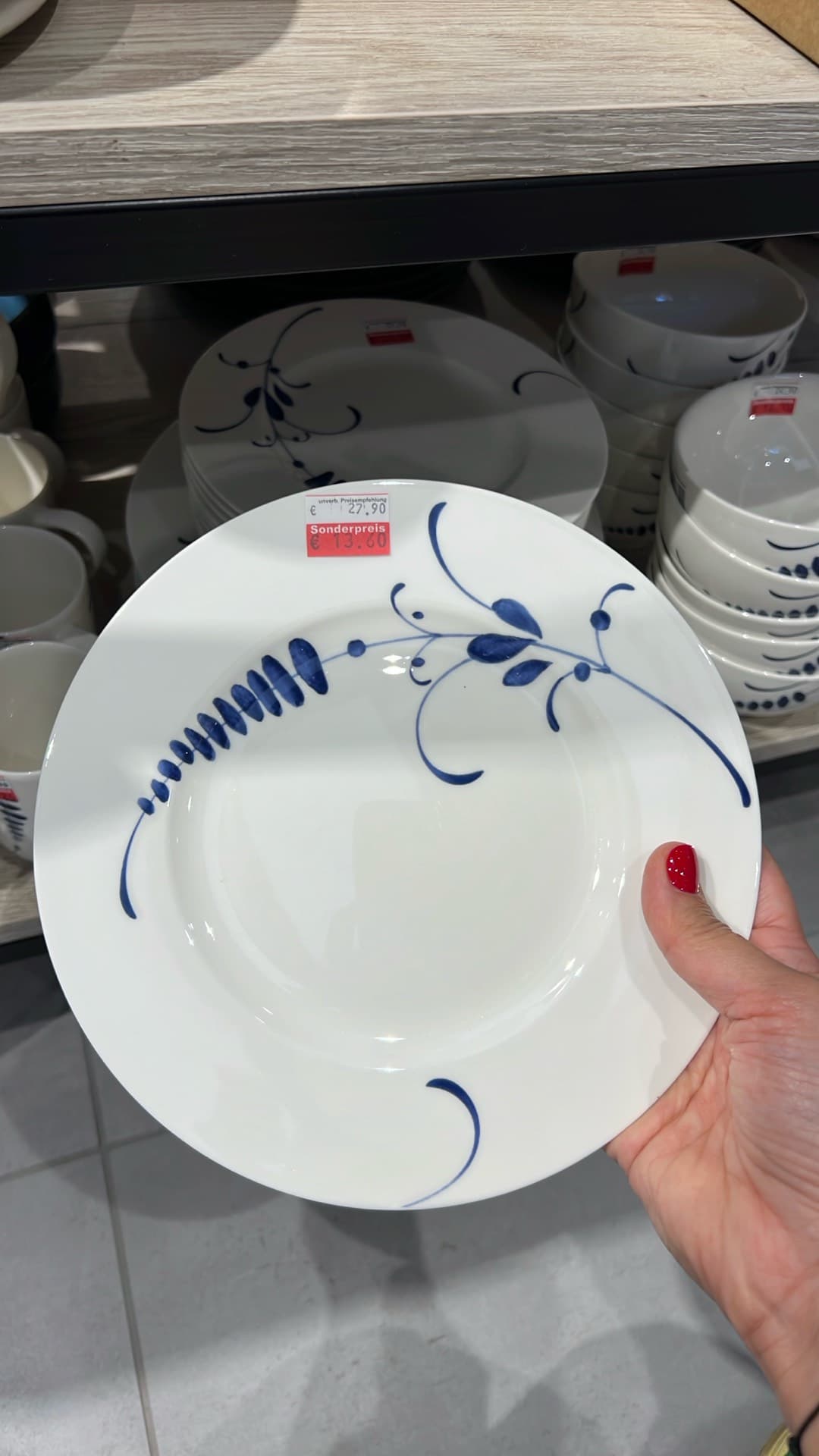 Elegant Blue Floral Plate
