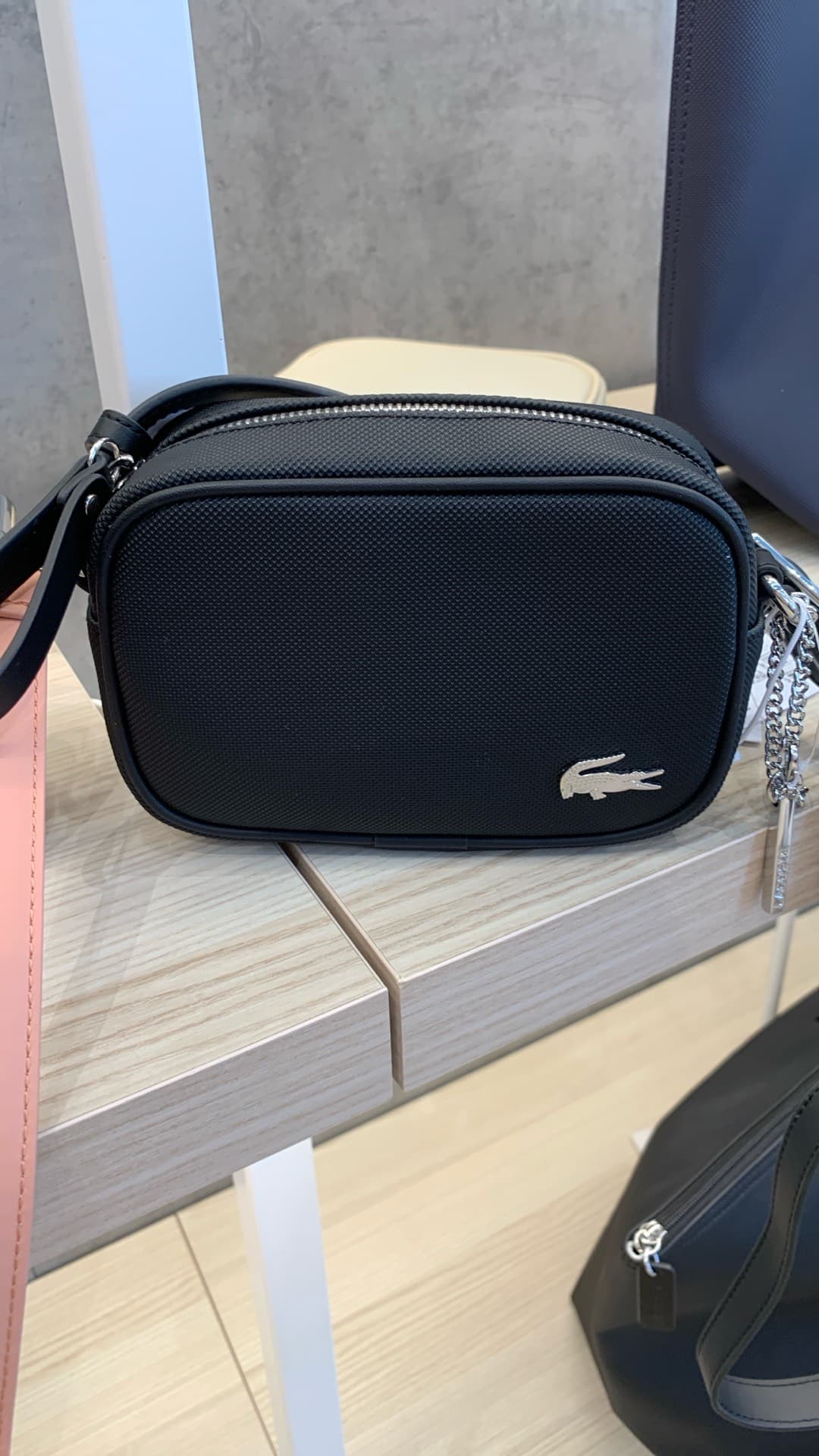 Сумка через плечо Lacoste