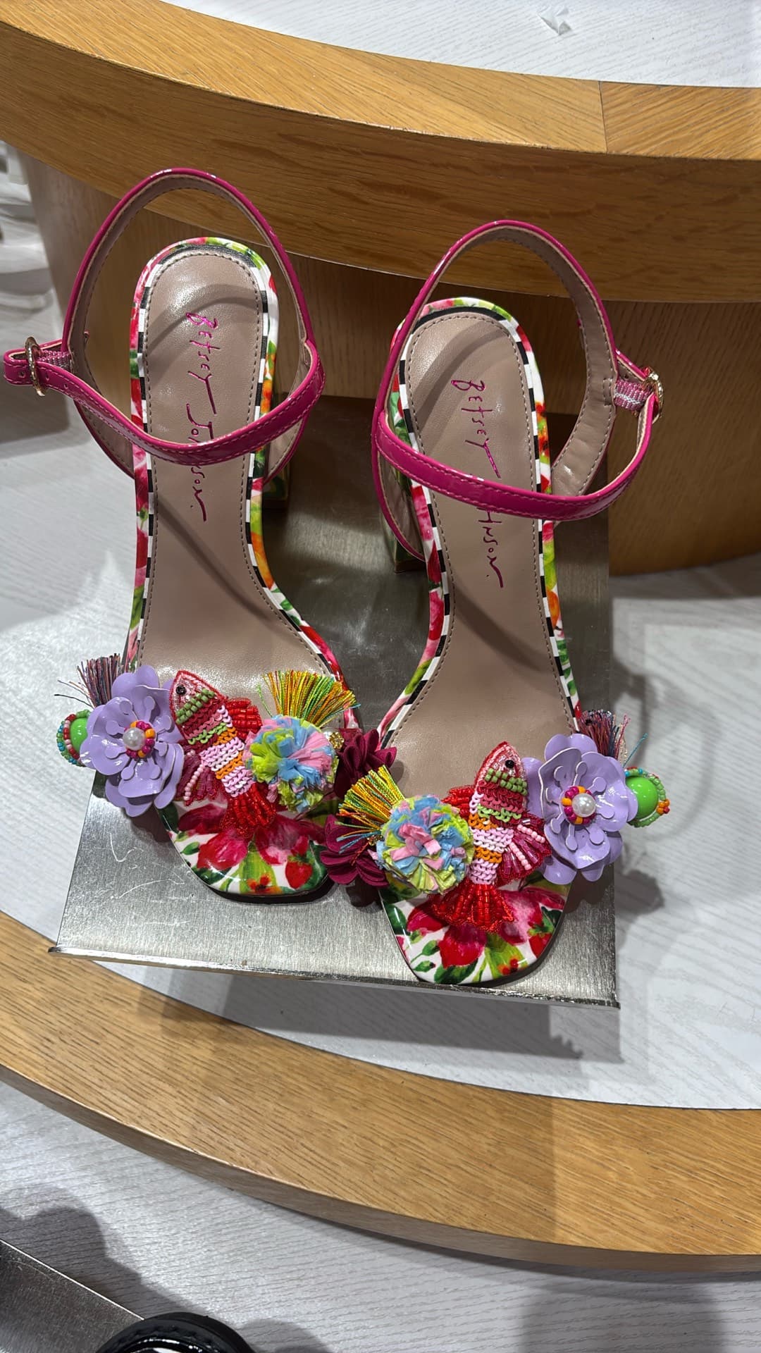Betsey johwsow