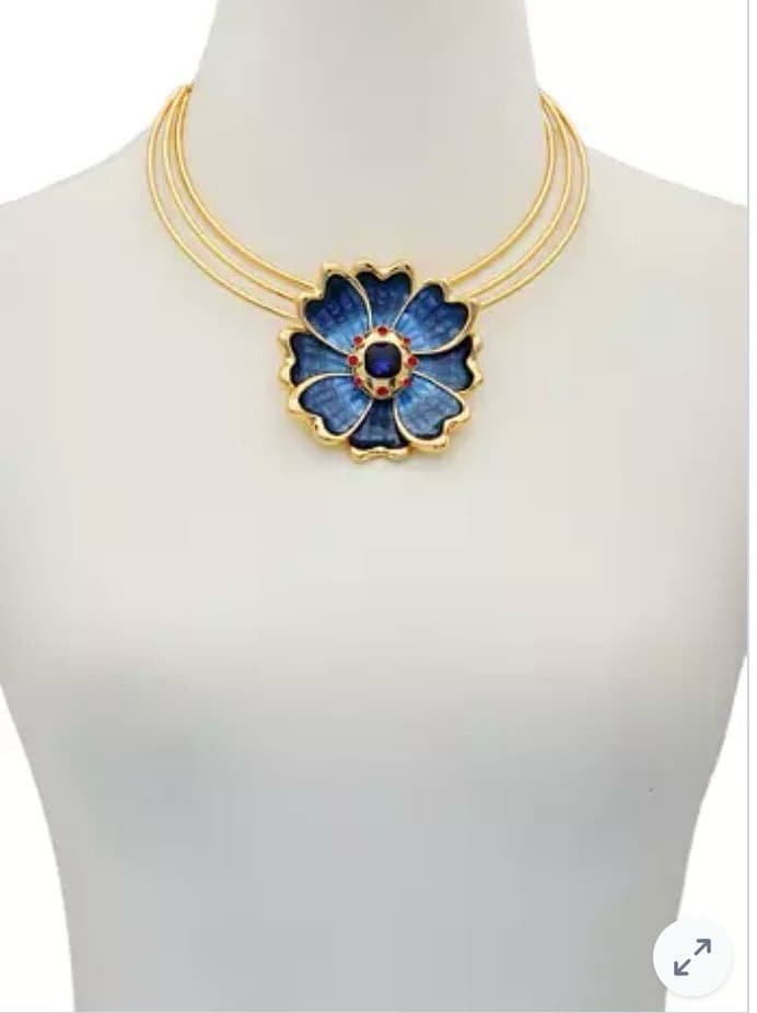 Elegant Flower Necklace