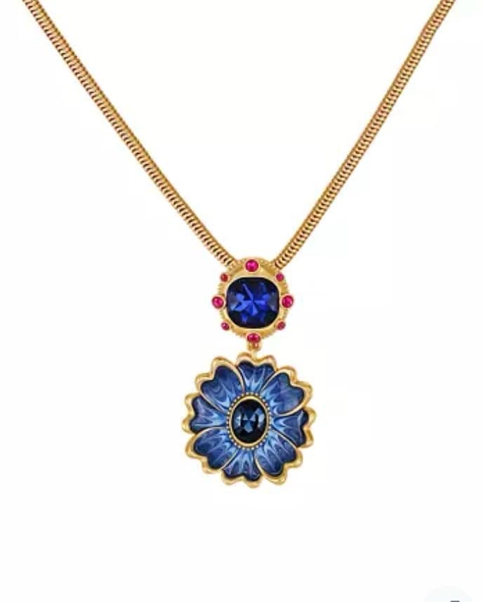 Elegant Floral Pendant Necklace