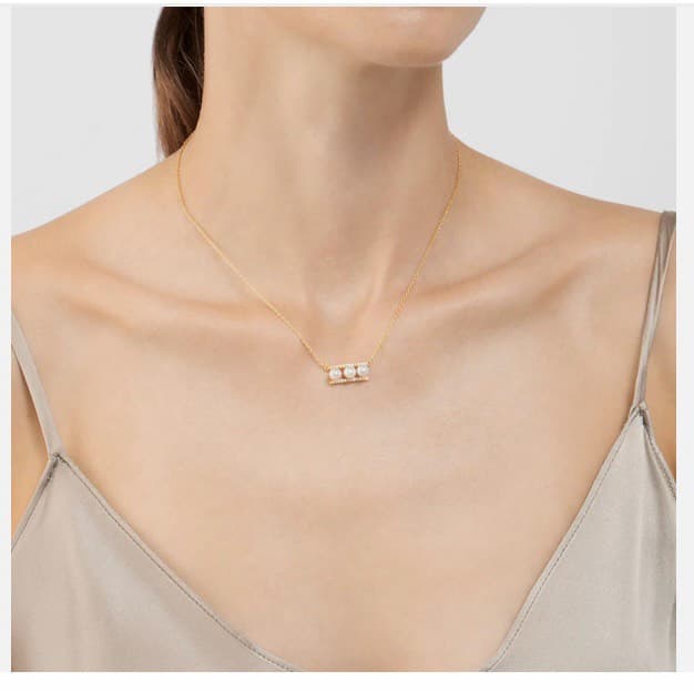 Elegant Gold Necklace