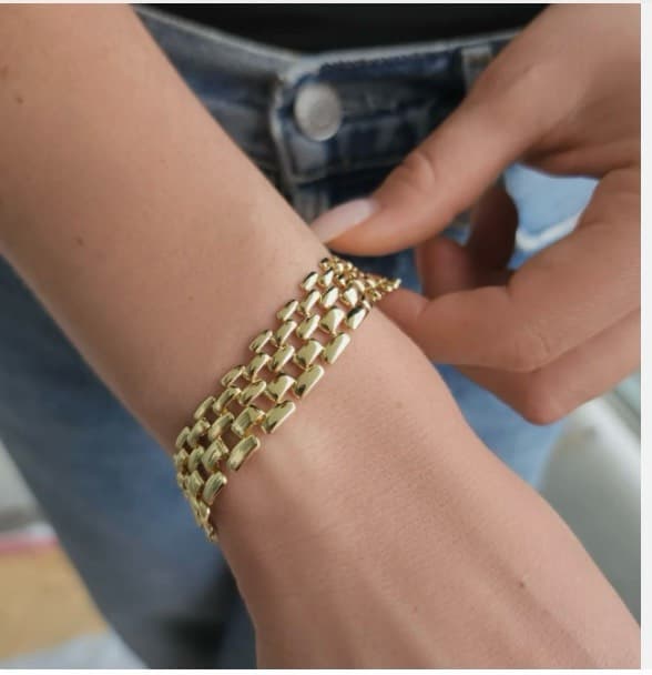 Elegant Gold Bracelet