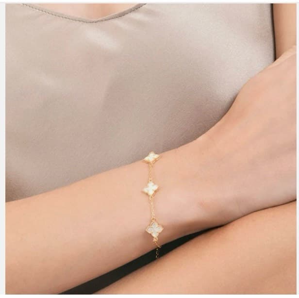 Elegant Gold Bracelet
