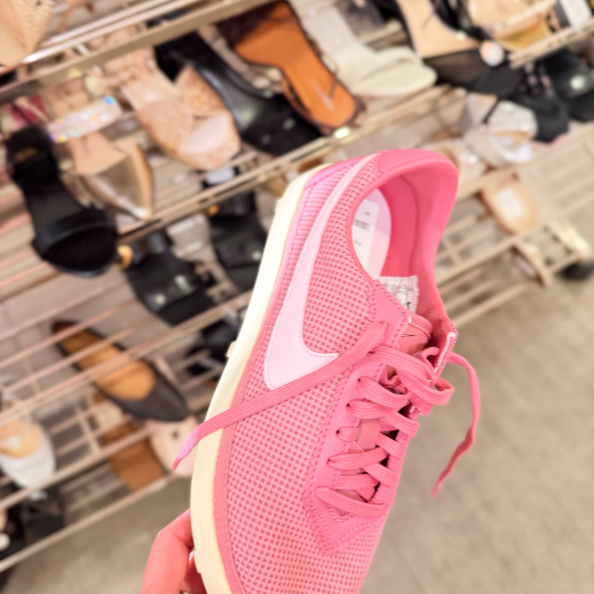 Кроссовки Nike розового цвета для бега