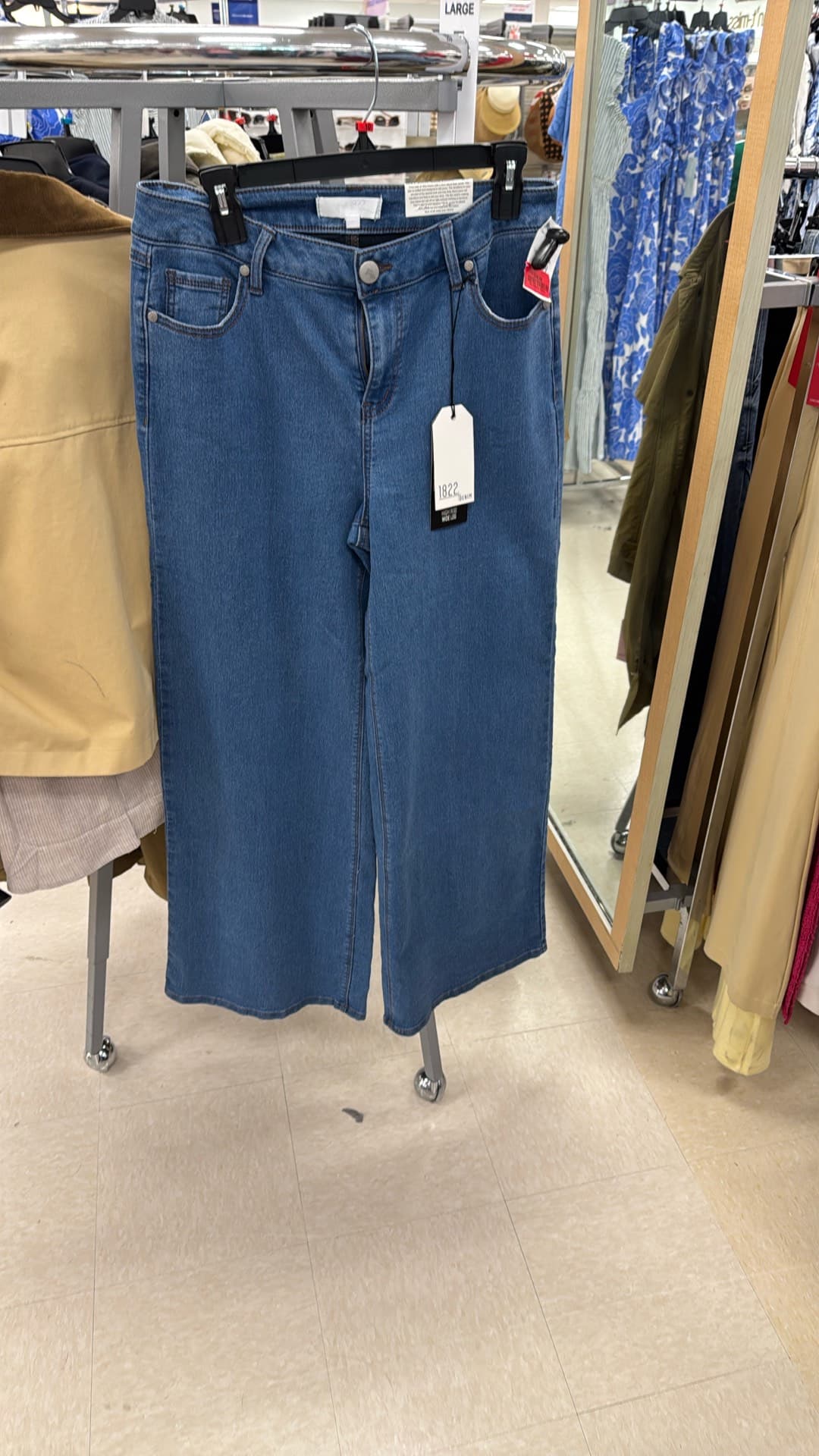 Trendy Wide-Leg Jeans