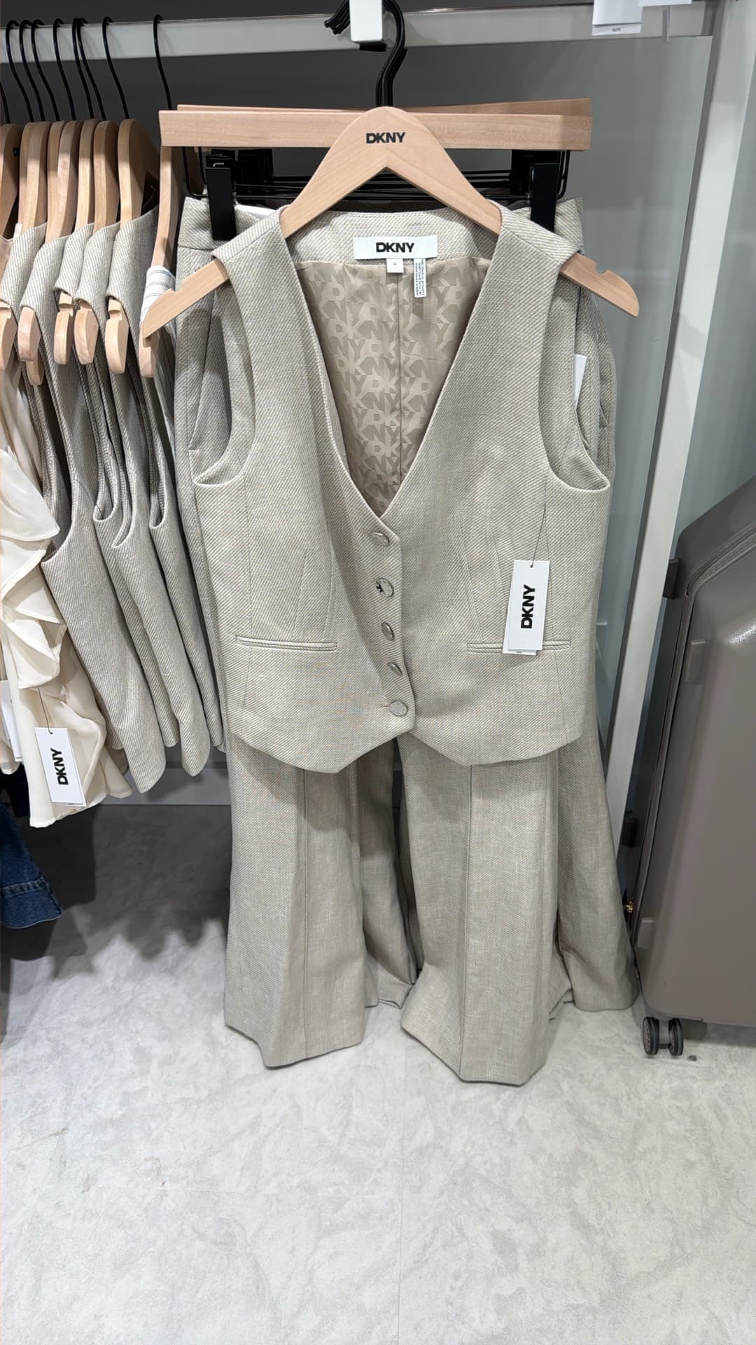 DKNY Stylish Set