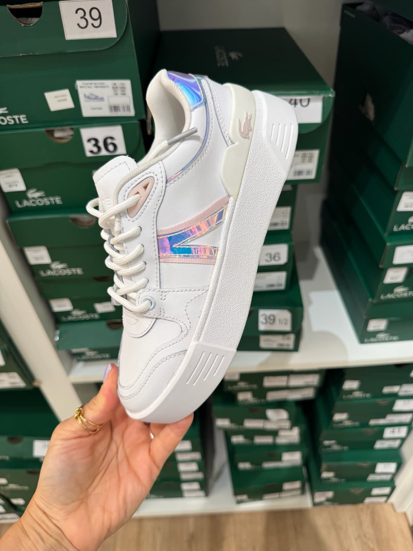 Трендовые кроссовки Lacoste