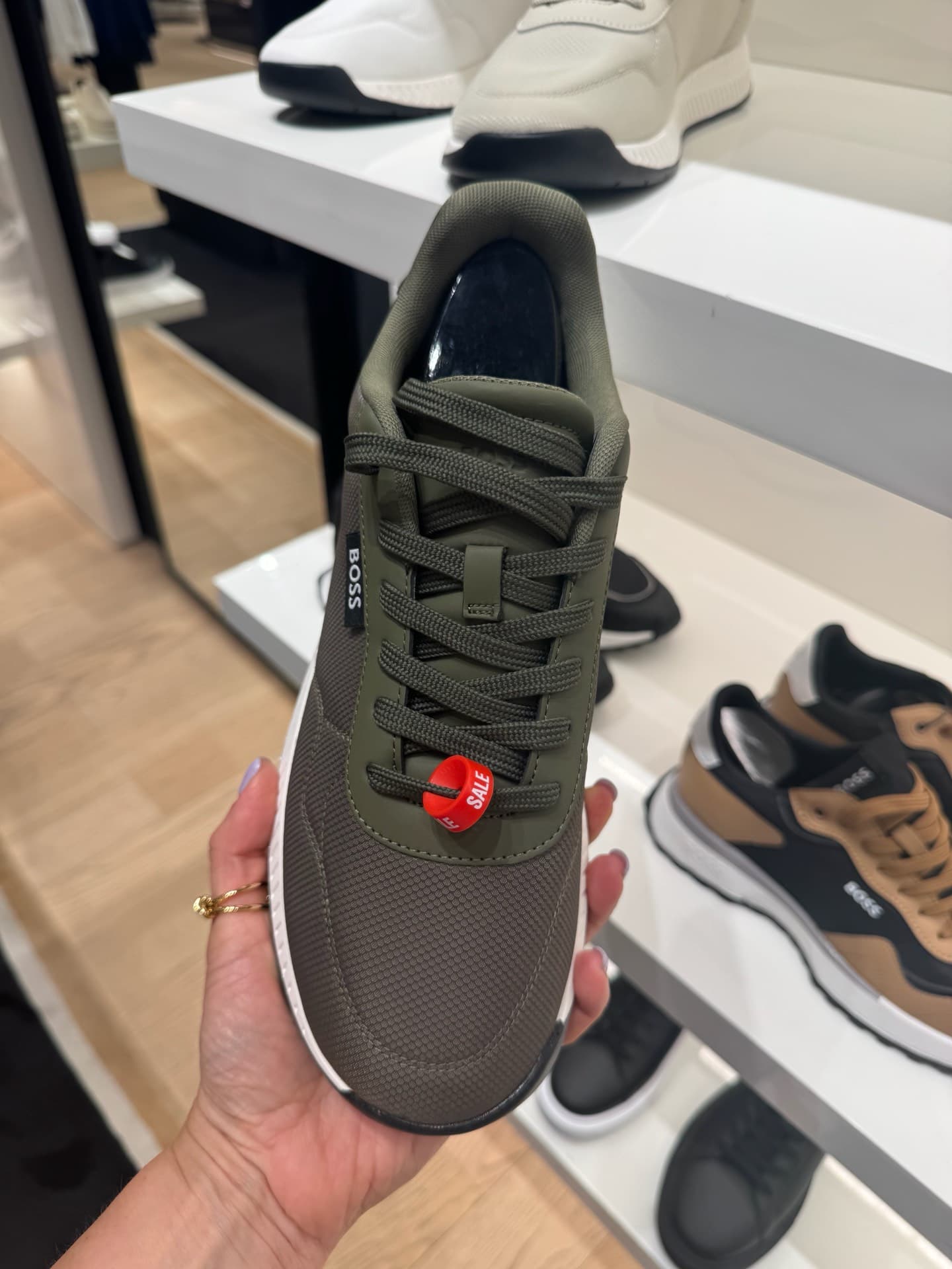 Трендовые кроссовки BOSS