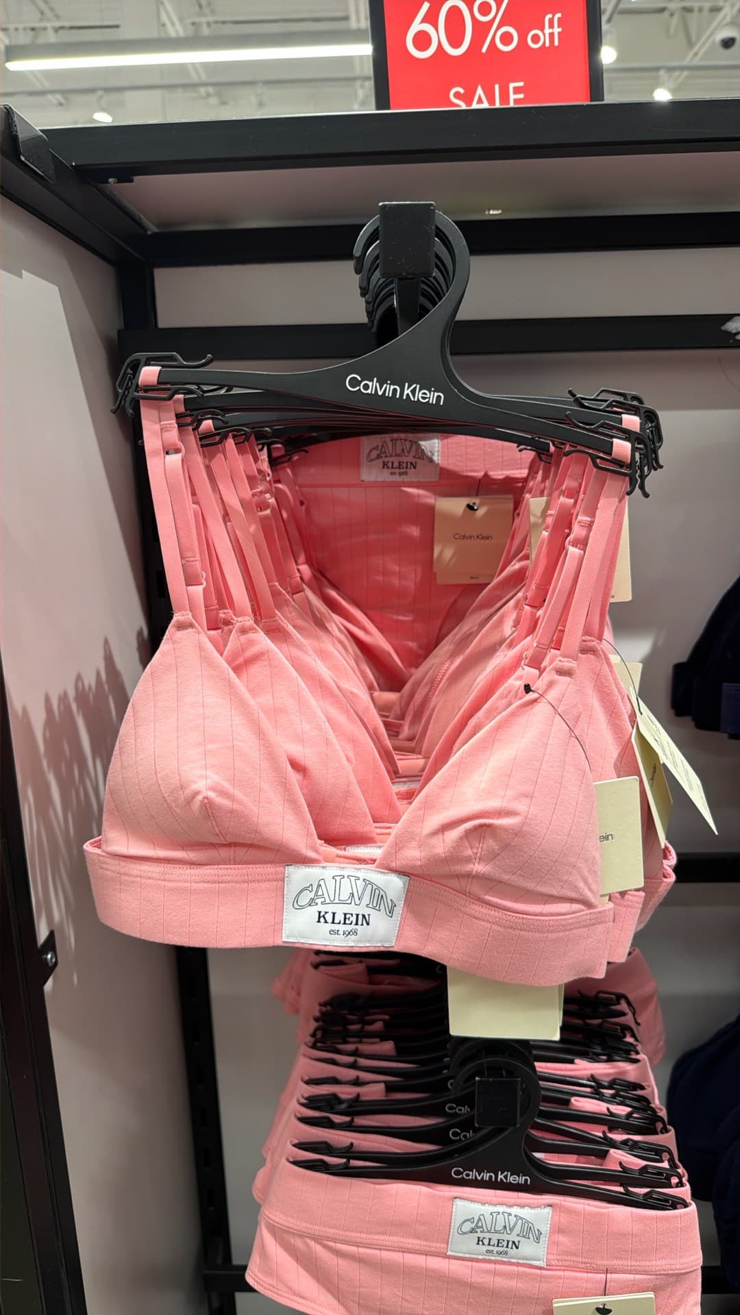 Розовая бретелька Calvin Klein