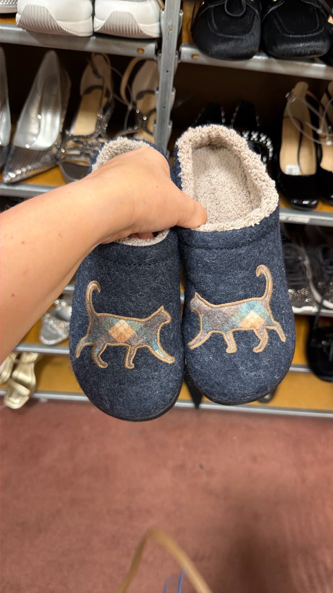 Уютные тапочки с кошками
