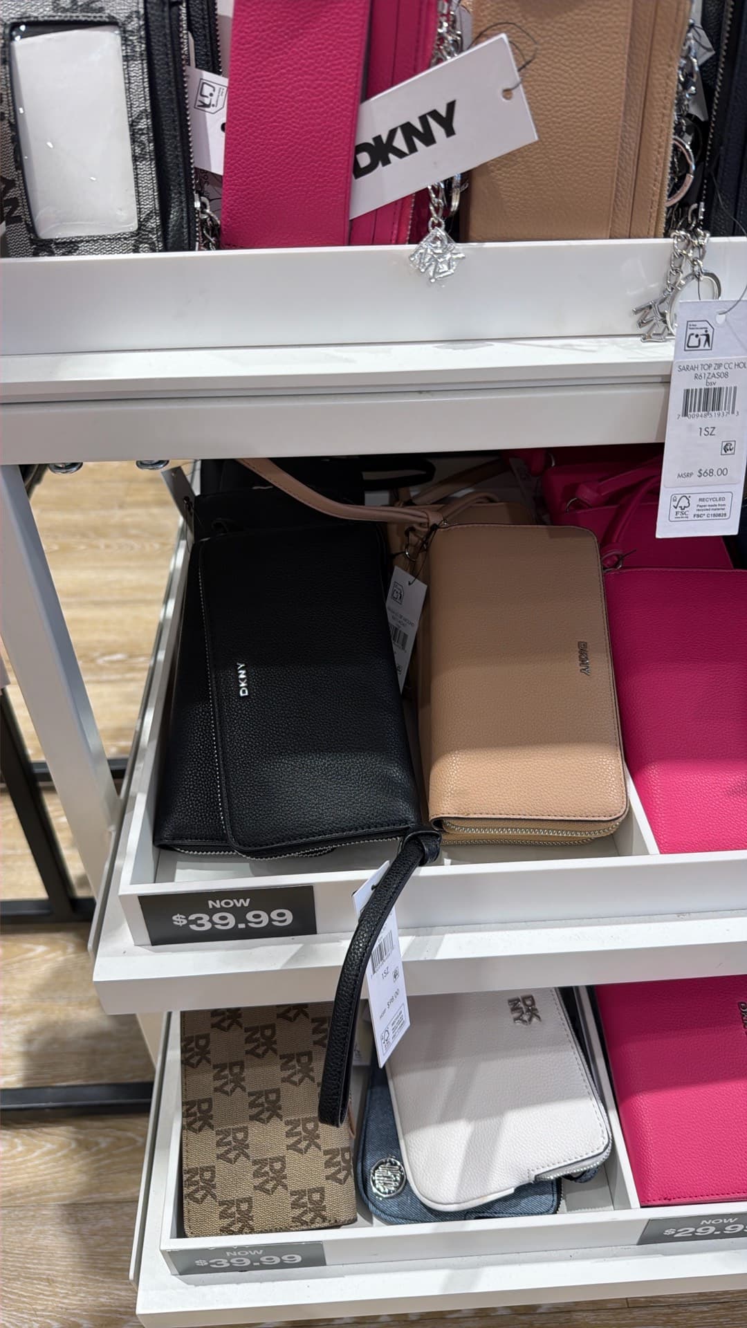 Коллекция кошельков DKNY