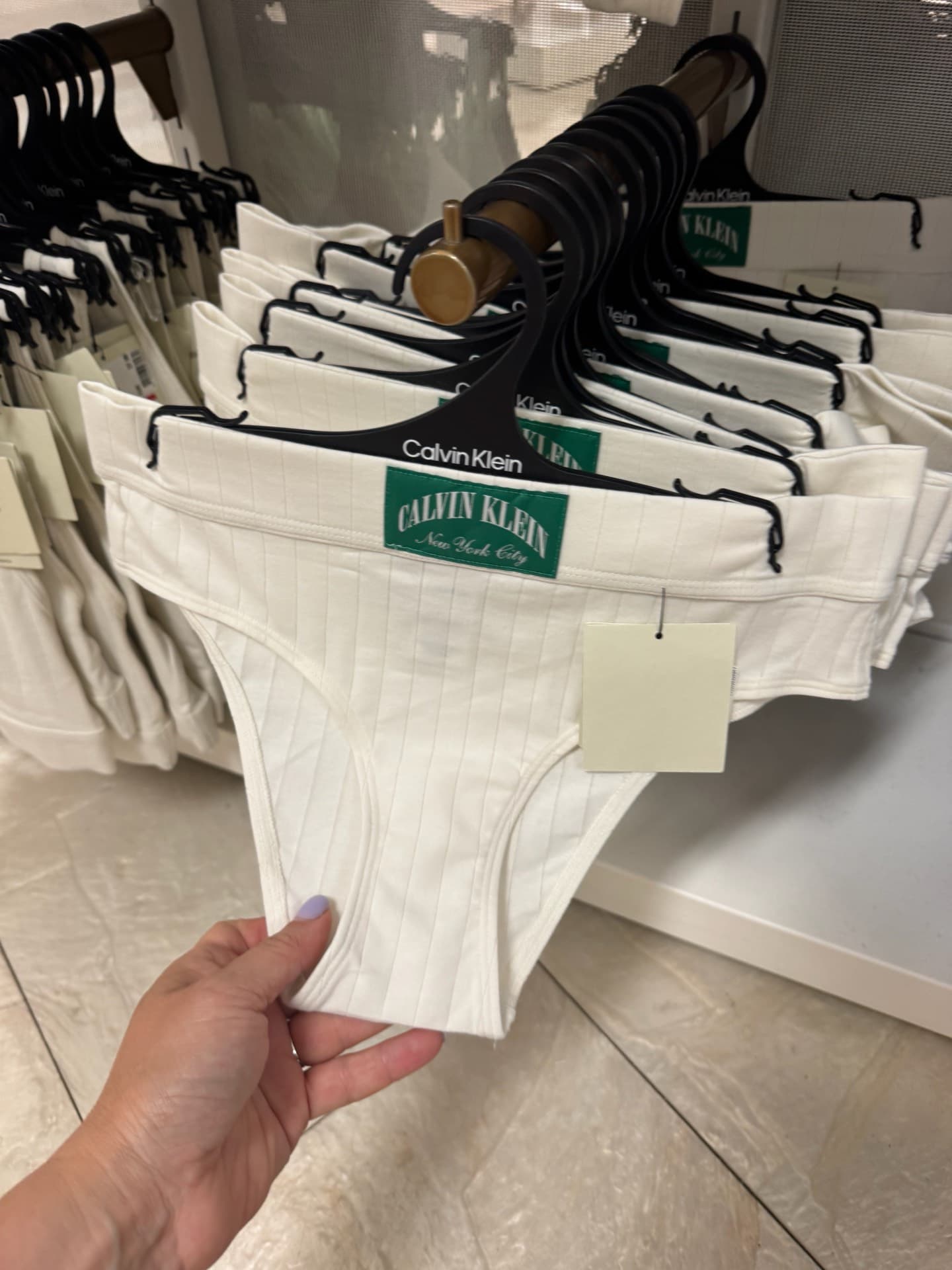Женское нижнее бельё Calvin Klein
