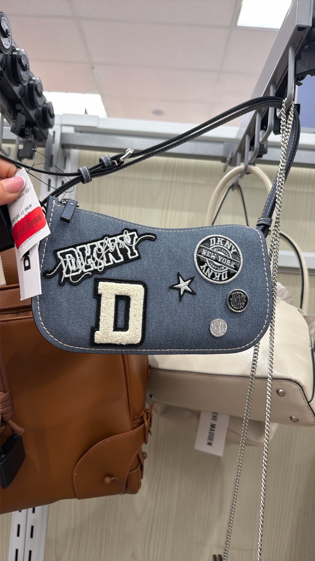 Джинсовая сумка через плечо DKNY