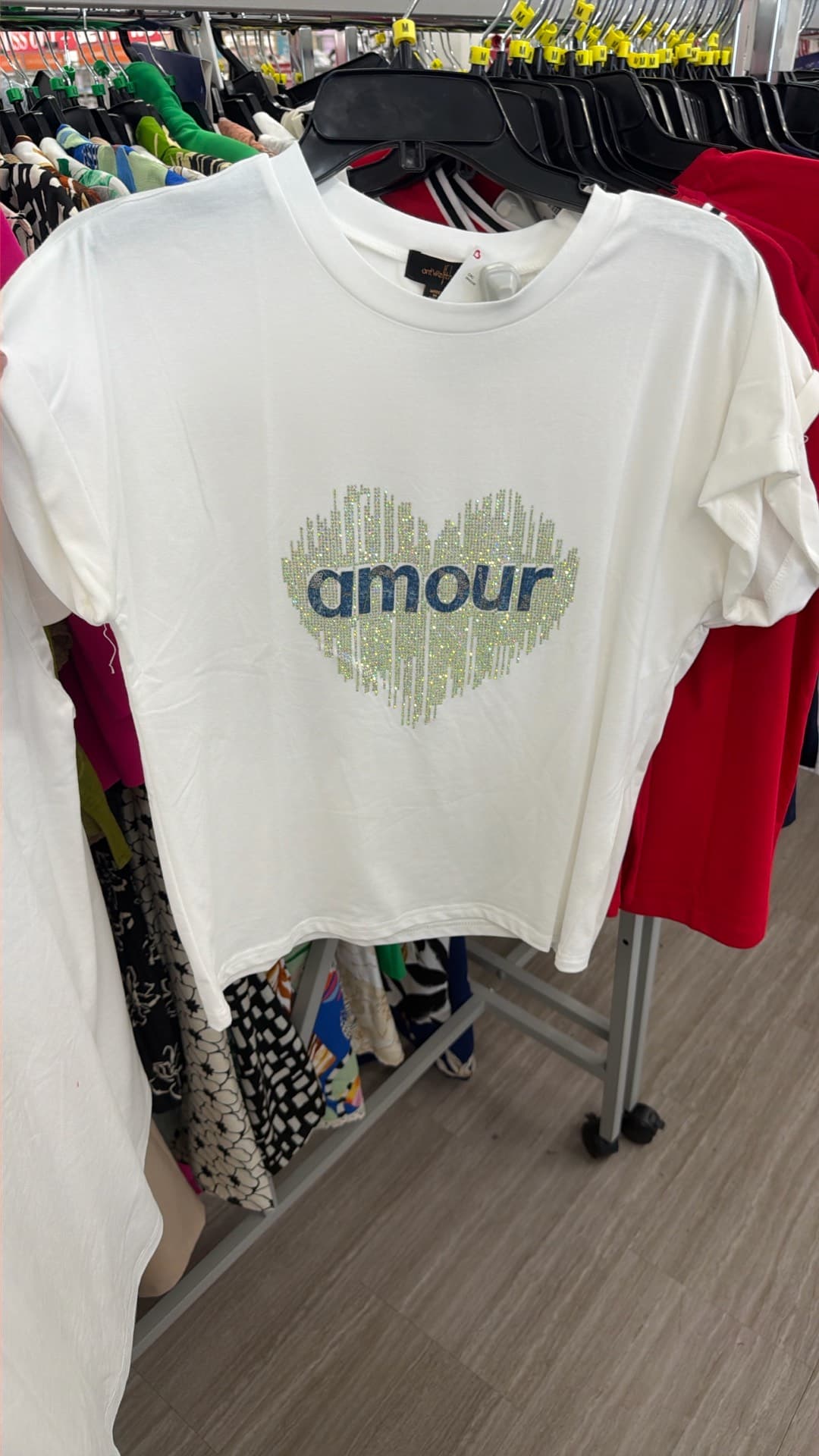 Эффектная футболка с надписью 'amour'