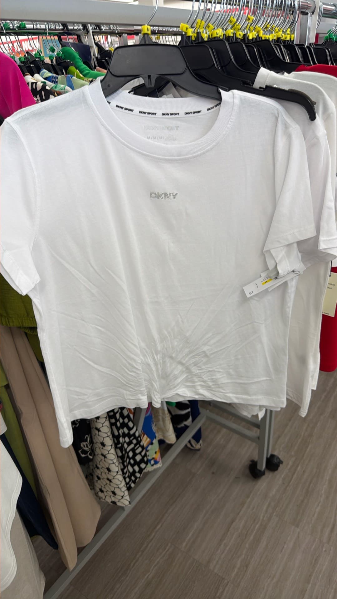 Белая футболка DKNY Sport