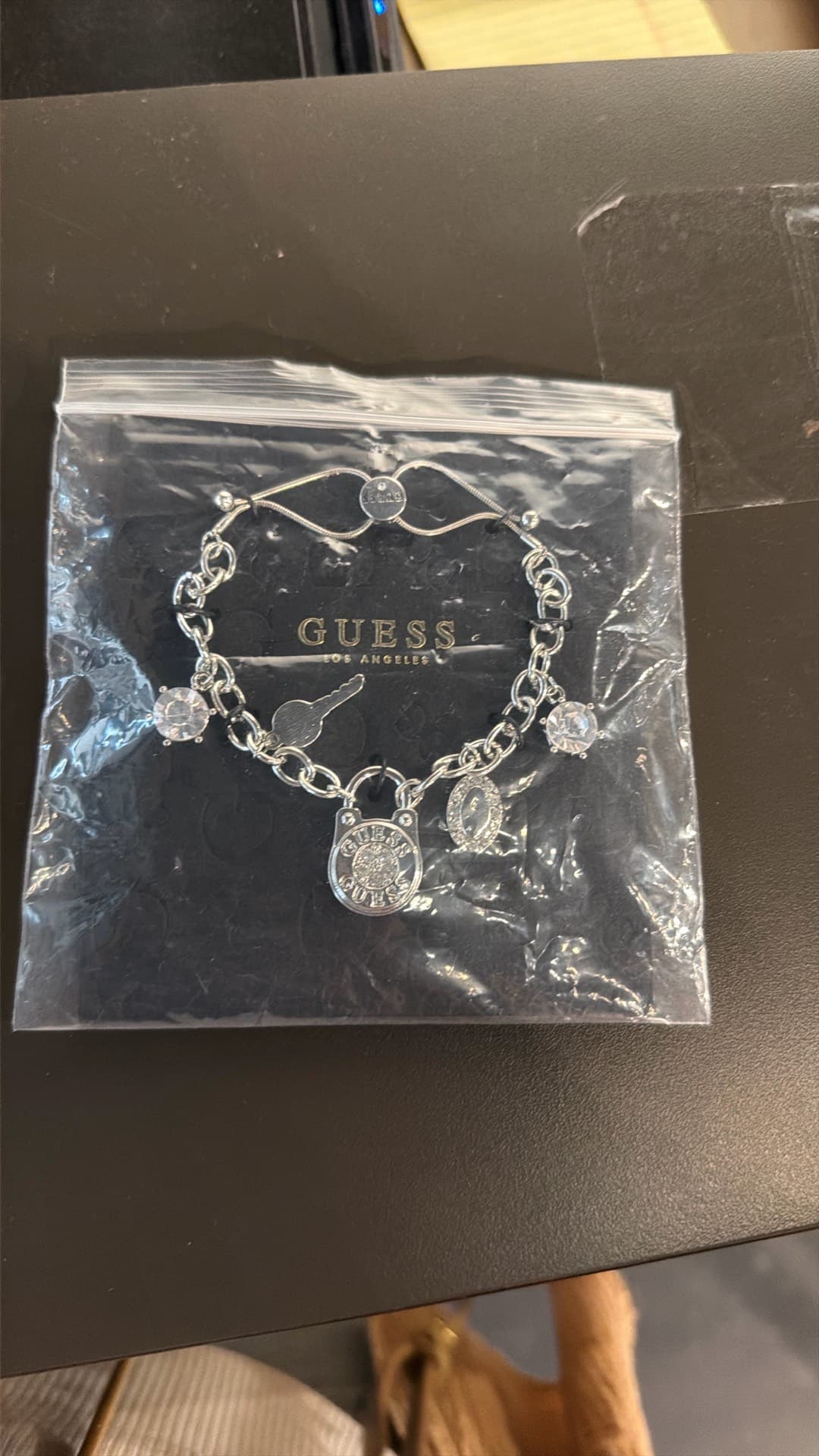Браслет с шармами Guess
