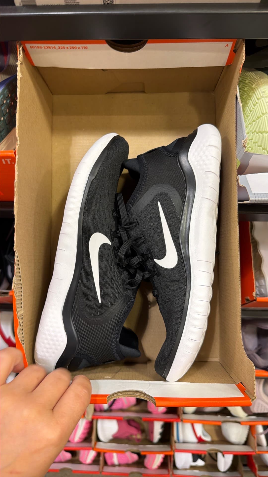 Чёрные беговые кроссовки Nike