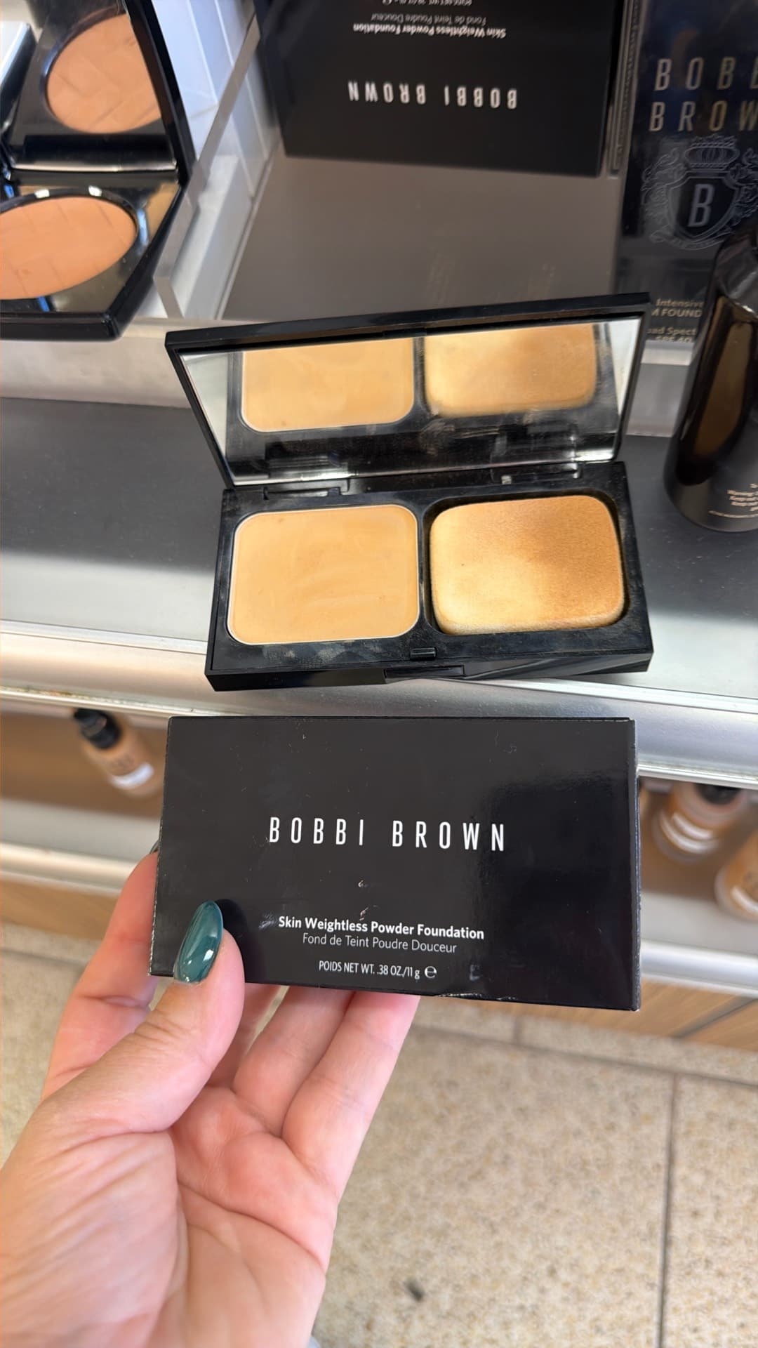 Пудровый фонд Bobbi Brown Skin Weightless
