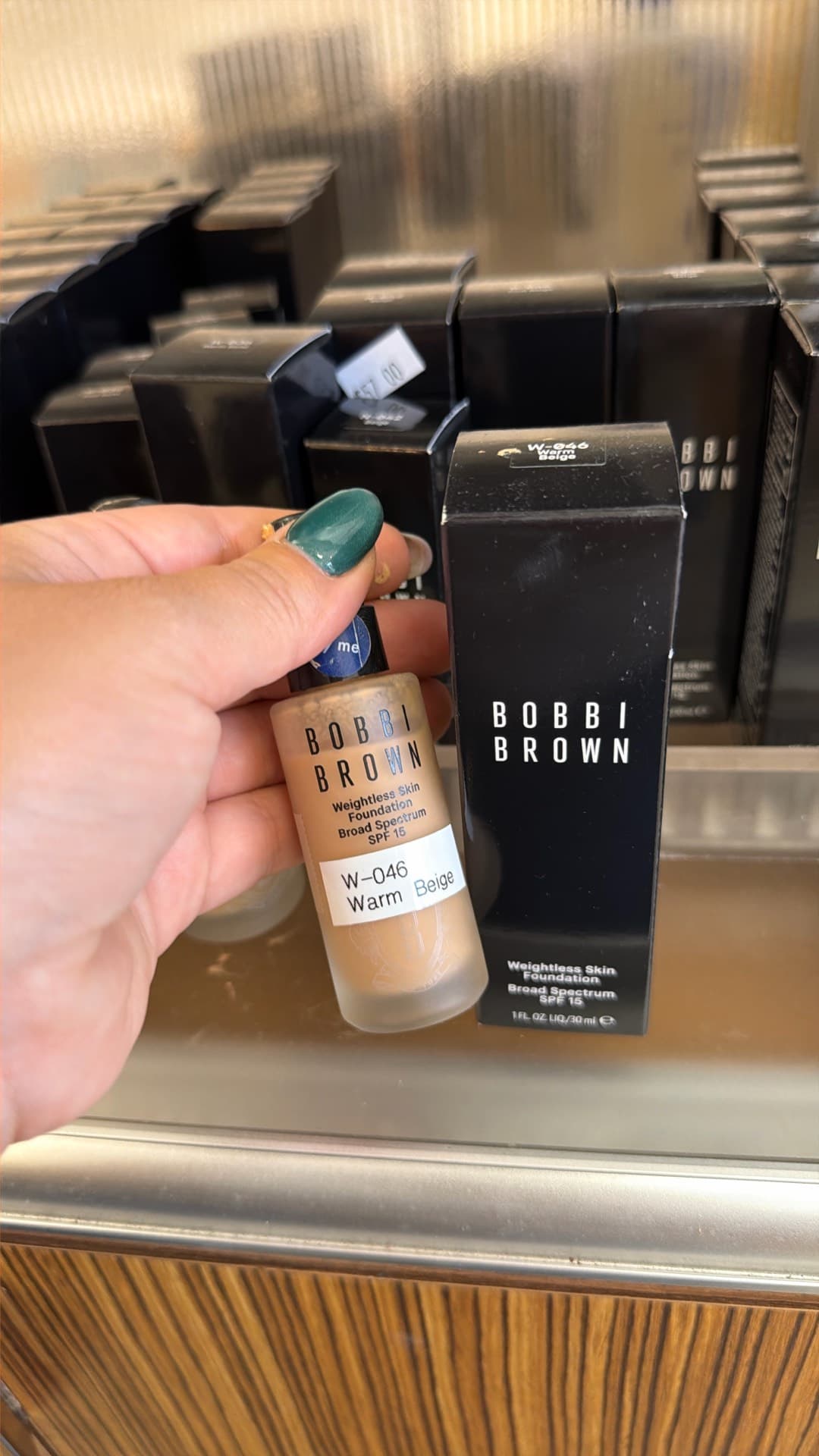 Безweightless тональный крем Bobbi Brown