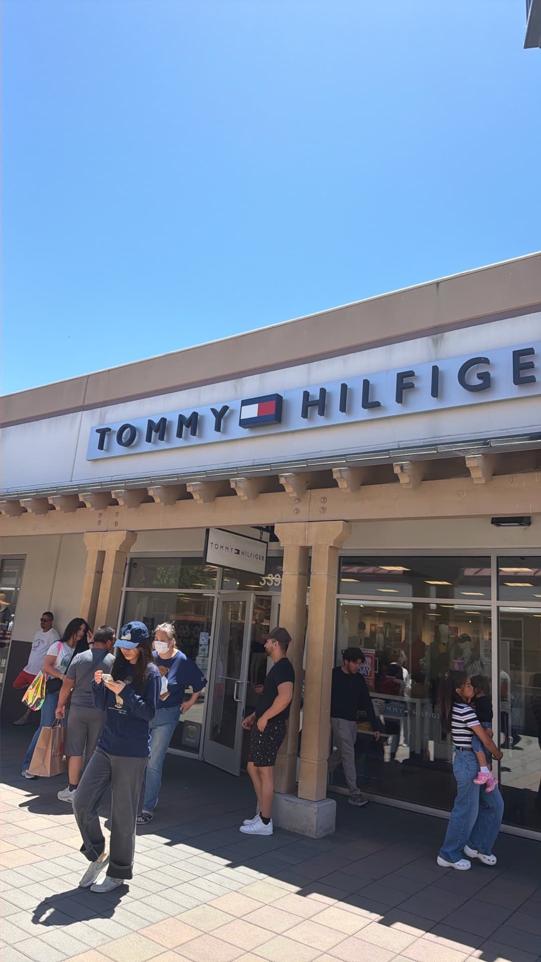 Магазин Tommy Hilfiger