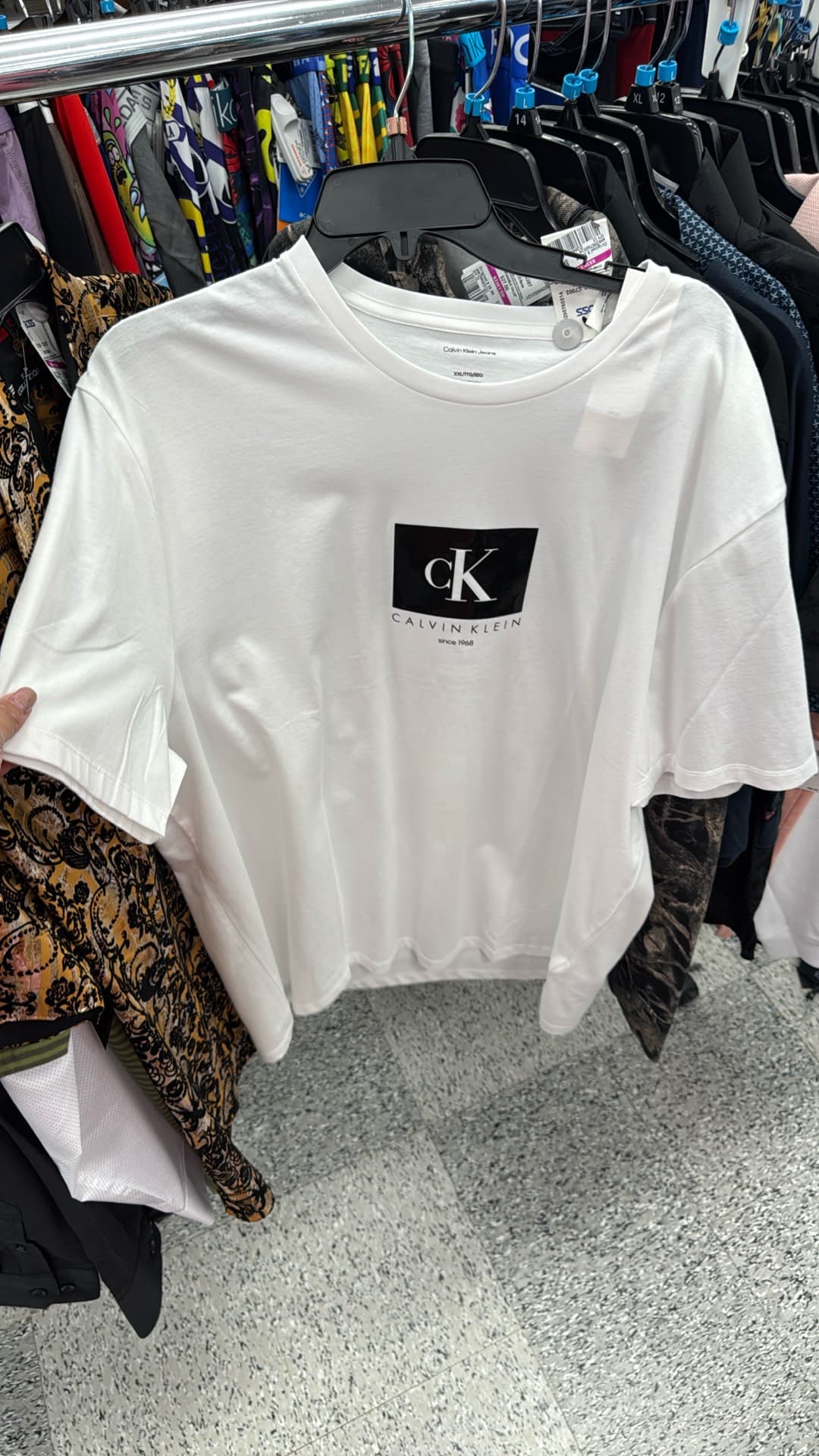 Уникальная футболка Calvin Klein оверсайз