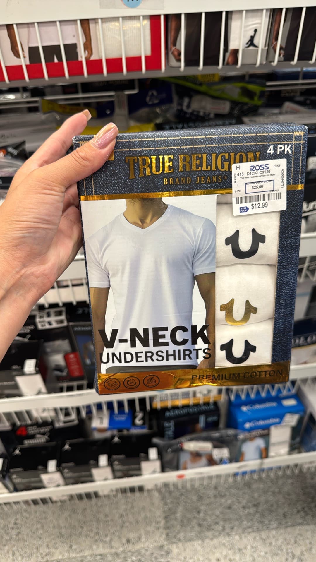 Футболки с V-образным вырезом True Religion