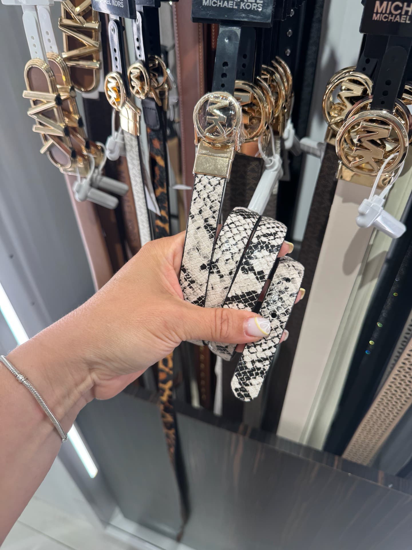 Ремень с змеиным рисунком от Michael Kors