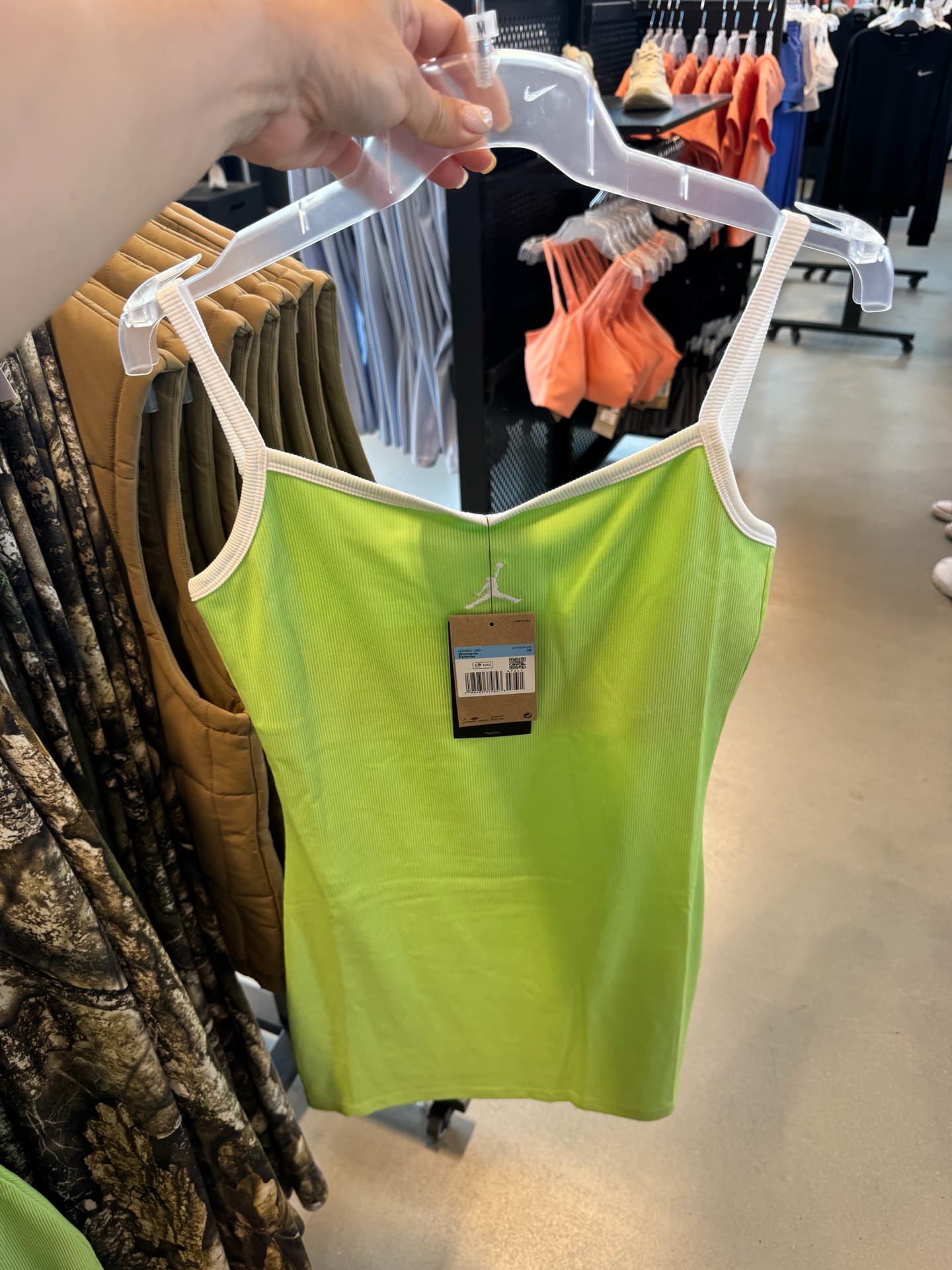 Топ Nike зеленого цвета